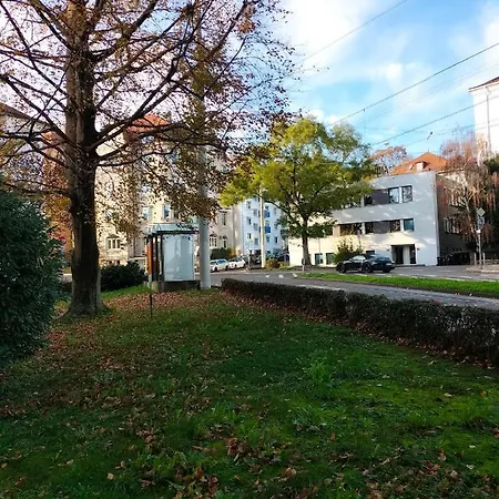 Apartament Holiday 02 *